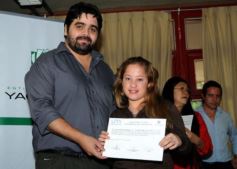 Foto de la galería: La EBY entrega certificados a egresados de informática  del programa “Conectando Futuro”