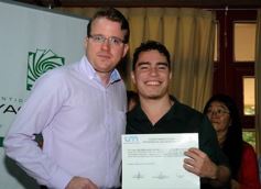 Foto de la galería: La EBY entrega certificados a egresados de informática  del programa “Conectando Futuro”