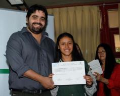 Foto de la galería: La EBY entrega certificados a egresados de informática  del programa “Conectando Futuro”