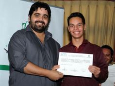 Foto de la galería: La EBY entrega certificados a egresados de informática  del programa “Conectando Futuro”