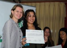 Foto de la galería: La EBY entrega certificados a egresados de informática  del programa “Conectando Futuro”