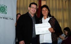 Foto de la galería: La EBY entrega certificados a egresados de informática  del programa “Conectando Futuro”