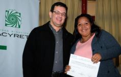 Foto de la galería: La EBY entrega certificados a egresados de informática  del programa “Conectando Futuro”