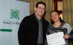 Foto de la galería: La EBY entrega certificados a egresados de informática  del programa “Conectando Futuro”