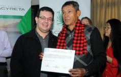 Foto de la galería: La EBY entrega certificados a egresados de informática  del programa “Conectando Futuro”