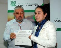 Foto de la galería: La EBY entrega certificados a egresados de informática  del programa “Conectando Futuro”