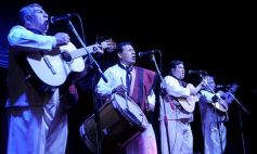 Foto de la galería: La Peña de la Librería 6 de Junio inundó de folklore al Club Alemán