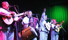 Foto de la galería: La Peña de la Librería 6 de Junio inundó de folklore al Club Alemán