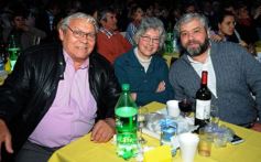 Foto de la galería: La Peña de la Librería 6 de Junio inundó de folklore al Club Alemán