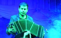 Foto de la galería: La Peña de la Librería 6 de Junio inundó de folklore al Club Alemán