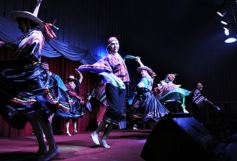 Foto de la galería: La Peña de la Librería 6 de Junio inundó de folklore al Club Alemán