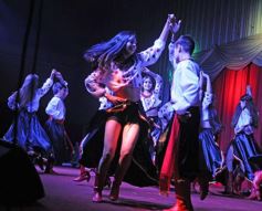 Foto de la galería: La Peña de la Librería 6 de Junio inundó de folklore al Club Alemán