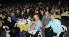 Foto de la galería: La Peña de la Librería 6 de Junio inundó de folklore al Club Alemán