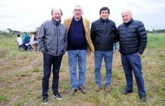 Foto de la galería: Aniversario de Emsa: jubilados de la empresa y estudiantes plantaron árboles en el Jardín Botánico