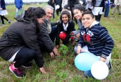 Foto de la galería: Aniversario de Emsa: jubilados de la empresa y estudiantes plantaron árboles en el Jardín Botánico