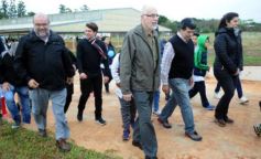 Foto de la galería: Aniversario de Emsa: jubilados de la empresa y estudiantes plantaron árboles en el Jardín Botánico