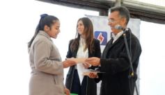 Foto de la galería: Aniversario de Emsa: jubilados de la empresa y estudiantes plantaron árboles en el Jardín Botánico