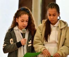 Foto de la galería: Aniversario de Emsa: jubilados de la empresa y estudiantes plantaron árboles en el Jardín Botánico