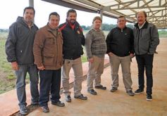 Foto de la galería: Aniversario de Emsa: jubilados de la empresa y estudiantes plantaron árboles en el Jardín Botánico