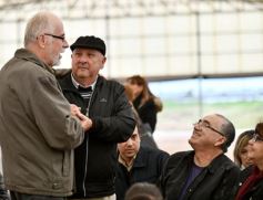Foto de la galería: Aniversario de Emsa: jubilados de la empresa y estudiantes plantaron árboles en el Jardín Botánico