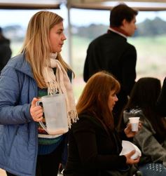 Foto de la galería: Aniversario de Emsa: jubilados de la empresa y estudiantes plantaron árboles en el Jardín Botánico