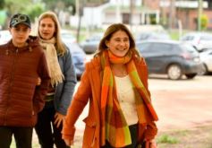 Foto de la galería: Aniversario de Emsa: jubilados de la empresa y estudiantes plantaron árboles en el Jardín Botánico