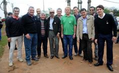 Foto de la galería: Aniversario de Emsa: ofrenda floral en el cementerio y placa en La Tablada