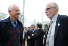 Foto de la galería: Aniversario de Emsa: ofrenda floral en el cementerio y placa en La Tablada