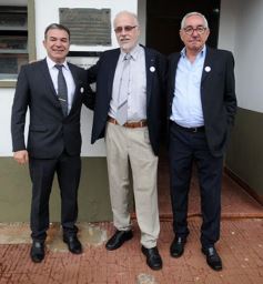 Foto de la galería: Aniversario de Emsa: ofrenda floral en el cementerio y placa en La Tablada