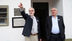 Foto de la galería: Aniversario de Emsa: ofrenda floral en el cementerio y placa en La Tablada