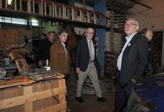 Foto de la galería: Aniversario de Emsa: ofrenda floral en el cementerio y placa en La Tablada