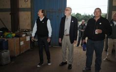 Foto de la galería: Aniversario de Emsa: ofrenda floral en el cementerio y placa en La Tablada