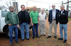Foto de la galería: Aniversario de Emsa: ofrenda floral en el cementerio y placa en La Tablada