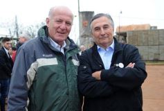 Foto de la galería: Aniversario de Emsa: ofrenda floral en el cementerio y placa en La Tablada