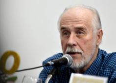 Foto de la galería: Aniversario de Emsa: ofrenda floral en el cementerio y placa en La Tablada