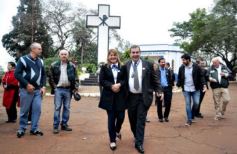 Foto de la galería: Aniversario de Emsa: ofrenda floral en el cementerio y placa en La Tablada