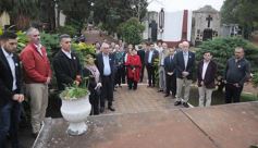 Foto de la galería: Aniversario de Emsa: ofrenda floral en el cementerio y placa en La Tablada