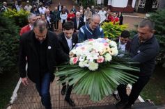 Foto de la galería: Aniversario de Emsa: ofrenda floral en el cementerio y placa en La Tablada