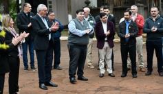 Foto de la galería: Aniversario de Emsa: ofrenda floral en el cementerio y placa en La Tablada