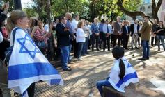 Foto de la galería: Misiones recordó a las víctimas de la AMIA con un acto en la plaza 9 de Julio