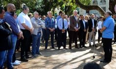 Foto de la galería: Misiones recordó a las víctimas de la AMIA con un acto en la plaza 9 de Julio