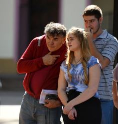 Foto de la galería: Misiones recordó a las víctimas de la AMIA con un acto en la plaza 9 de Julio