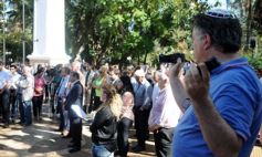 Foto de la galería: Misiones recordó a las víctimas de la AMIA con un acto en la plaza 9 de Julio