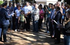 Foto de la galería: Misiones recordó a las víctimas de la AMIA con un acto en la plaza 9 de Julio