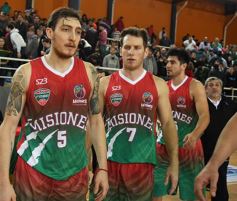 Foto de la galería: Misiones vibra al ritmo del Campeonato Argentino de Básquet de Mayores: todas las postales de la apertura