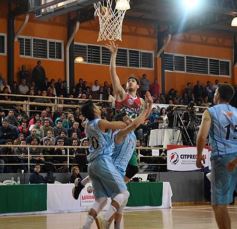 Foto de la galería: Misiones vibra al ritmo del Campeonato Argentino de Básquet de Mayores: todas las postales de la apertura