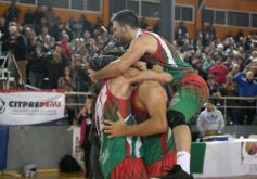 Sixto Fotografías. Deportes. Argentino de Mayores - La victoria ante Santa Fe le dio a Misiones el empujón necesario para pasar a semis