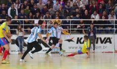 Foto de la galería: El público posadeño disfrutó del desafío mundialista entre Argentina y Colombia