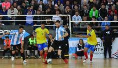 Foto de la galería: El público posadeño disfrutó del desafío mundialista entre Argentina y Colombia