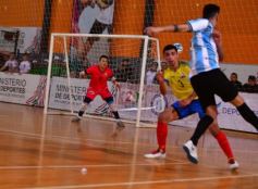 Foto de la galería: El público posadeño disfrutó del desafío mundialista entre Argentina y Colombia